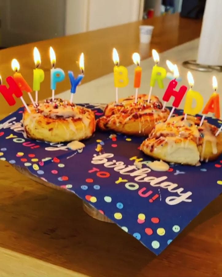 No es común que la intérprete de 'Amor a la mexicana' publique fotografías de sus hijos, pero hizo una excepción en esta fecha tan especial. 
<br>