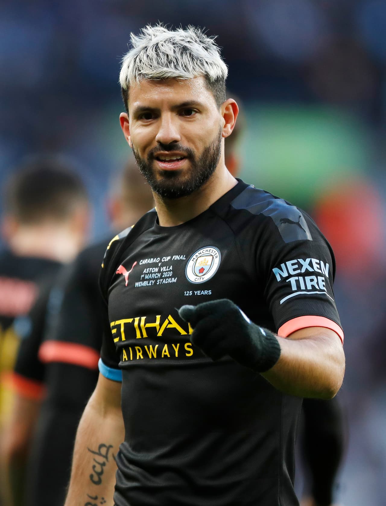 Messi se burla de Agüero por aventar el control tras derrota