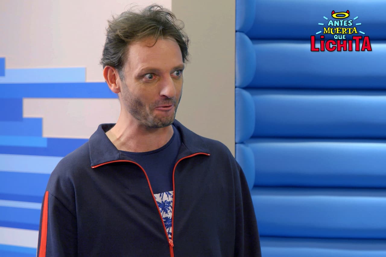 Elías se hace presente en Icónika para celebrar el cumpleaños de Sandra.