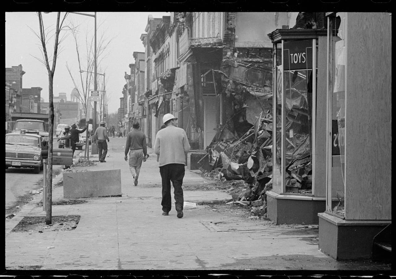 Algunas construcciones permanecieron destruidas durante décadas hasta que la construcción del metro impulsó el desarrollo económico de la zona. Muchos blancos ahora residen en los avenidas devastadas en 1968, ahora prosperas.