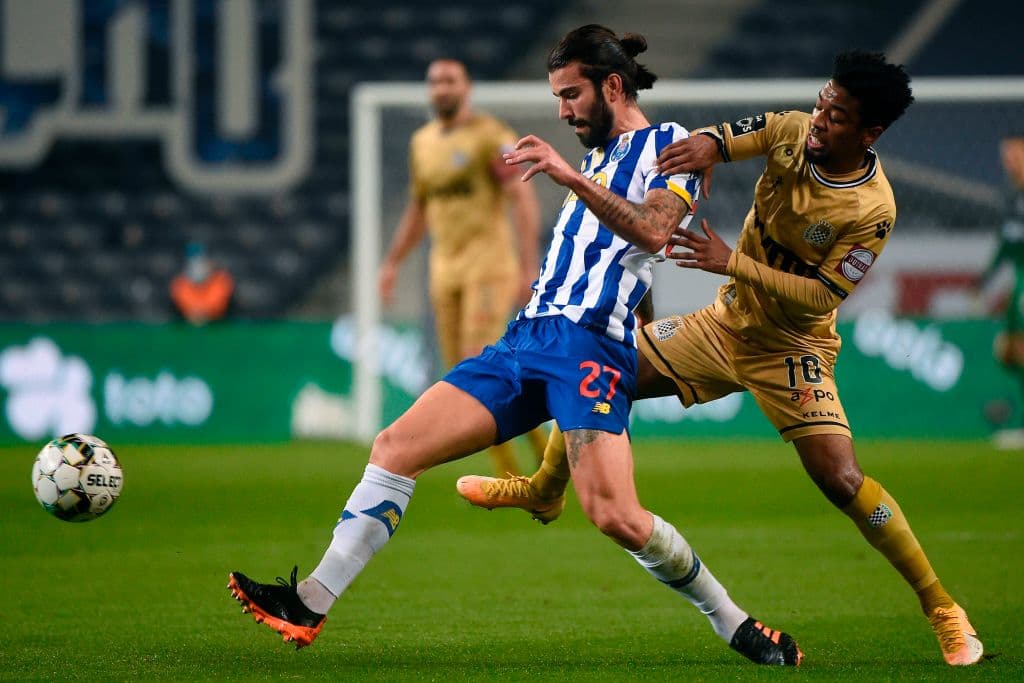 Jackson Porozo (8’) adelantó a Boavista y Alberth Elis (45+1’) crecía la diferencia. Taremi (54’) y Oliveira (82’) emparejaron los cartones. Hacia el final del juego, Porto daba vuelta al marcador, pero el tanto sería anulado. Porto se medirá a Juventus en los Octavos de la Champions a media semana.