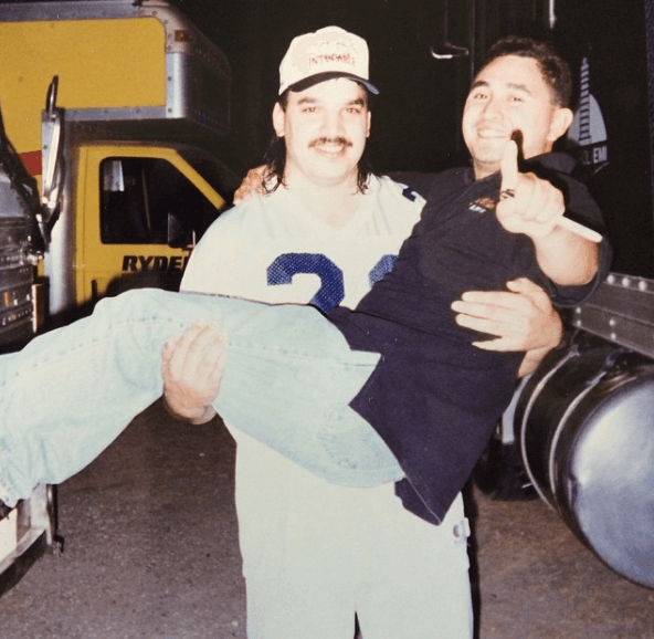 Al poco tiempo se sumaron Juan González, Juan Serna e Isamel Arreola, con quienes en 1993 grabaron, ya como Intocable, su primer demo titulado 'Simplemente'.