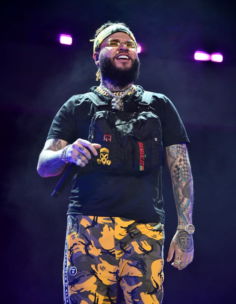 <b>Farruko</b>
<br>
<b>Premios: 2</b>
<br>El puertorriqueño obtuvo dos galardones de Premio Lo Nuestro gracias al
<b> </b>tema 'Si Me Dices Que Sí', el cual grabó junto a Camilo y Reik.