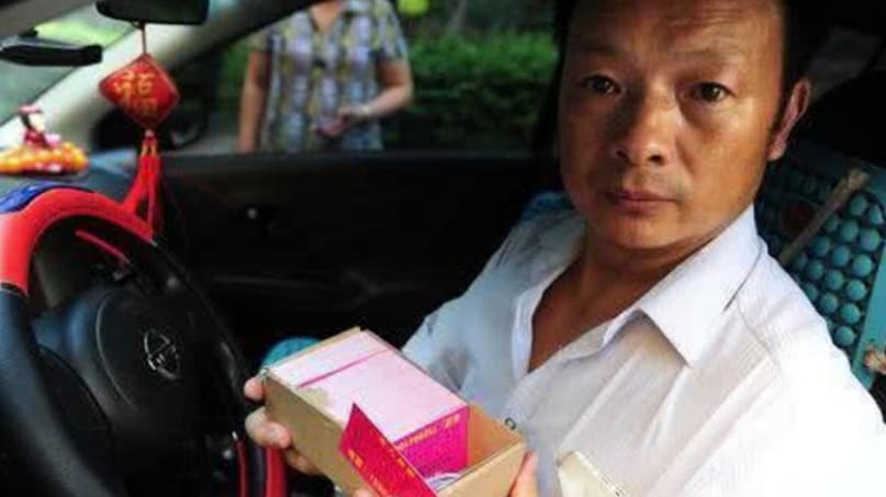 Este hombre se hizo taxista para encontrar a su hija desaparecida hace 24 años... y al final la encontró