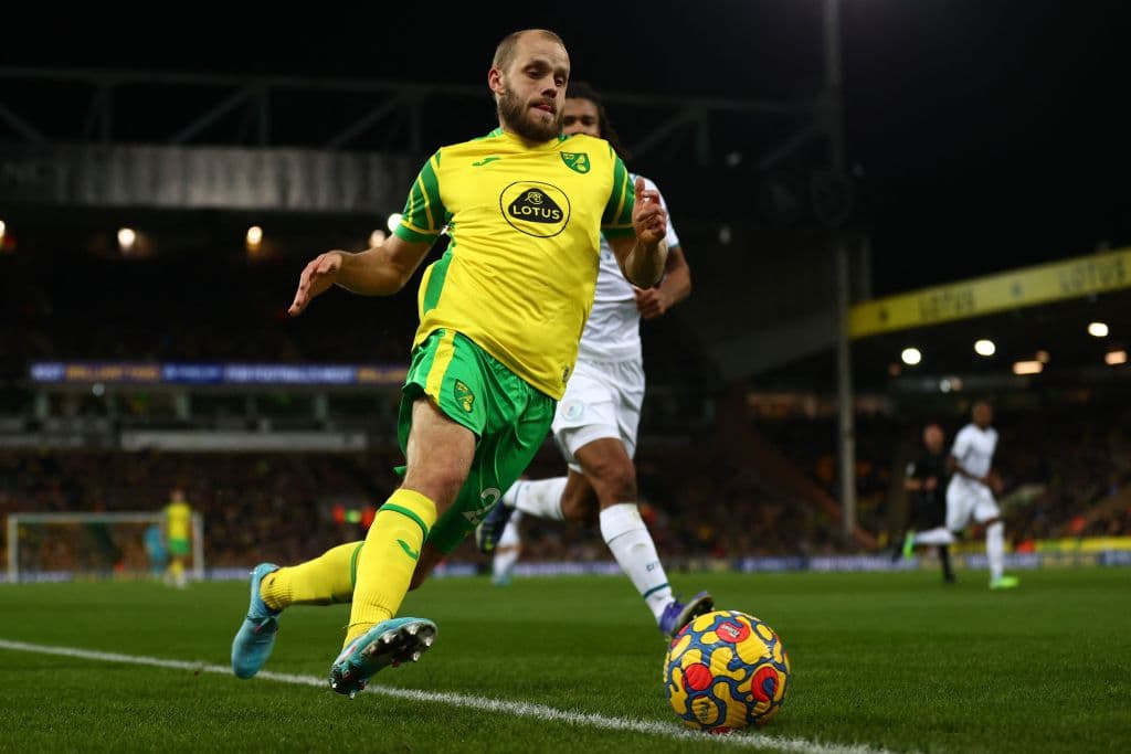 Manchester City golea y Manchester United se lamenta