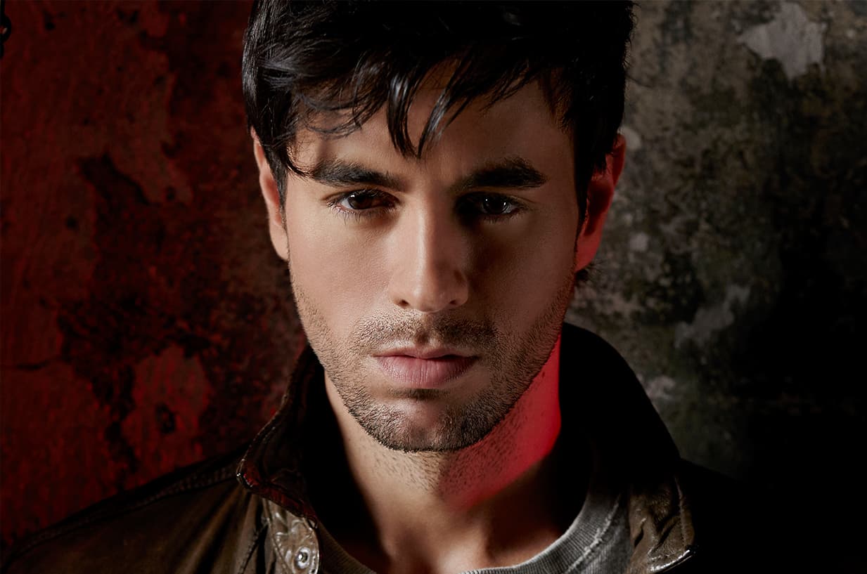 Enrique Iglesias es otro de los nominados a Premios Juventud a quien le dolió este trágico suceso.