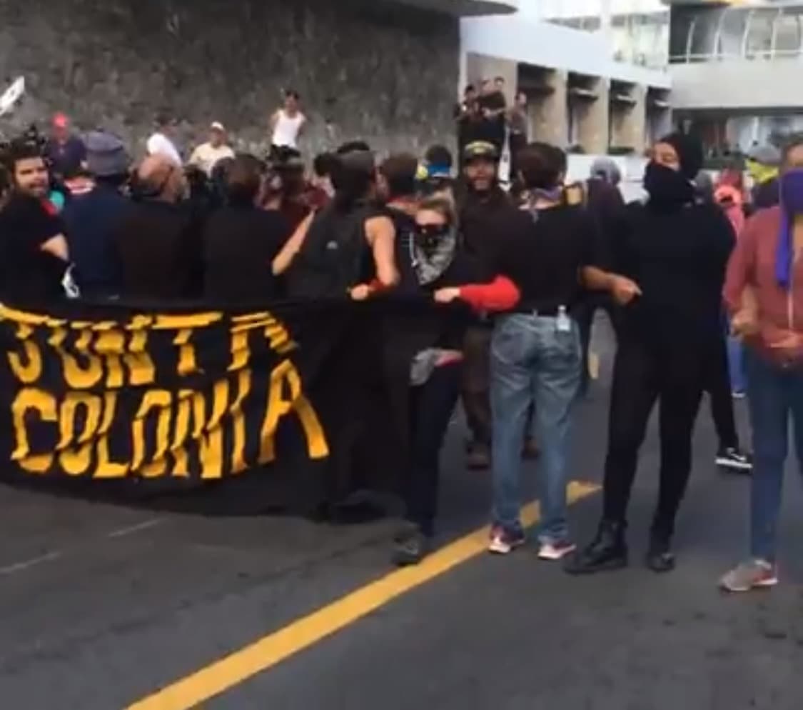 Manifestación contra foro sobre Promesa. Desde temprano intentan detener la 1era Conferencia de Promesa pautada para el miércoles 31 de agoto en el The Condado Plaza Hilton Hotel.
<br>