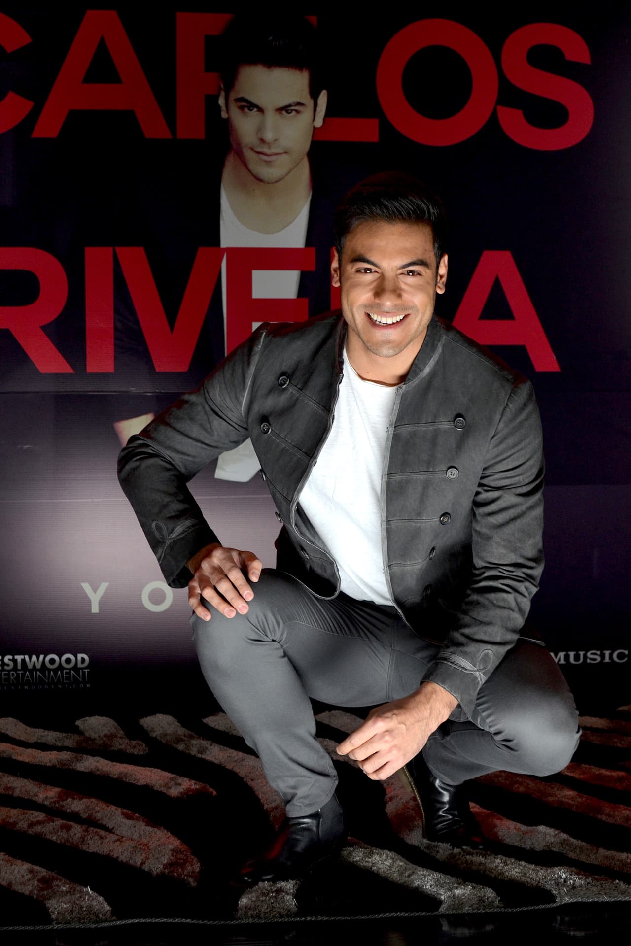 Aunque desistió, el cantante no dejó de lado su fe y ésta fue pieza clave para forjar su carrera: "
<b>No dejé de creer</b> y cuando empecé a ir a mis audiciones traía como un ejército de santitos que me acompañan y hasta los traía en la mano y me ayudaron a ganar muchos de los concursos en donde yo participé". 
<br>