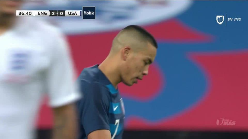 Tiro desviado de Bobby Wood