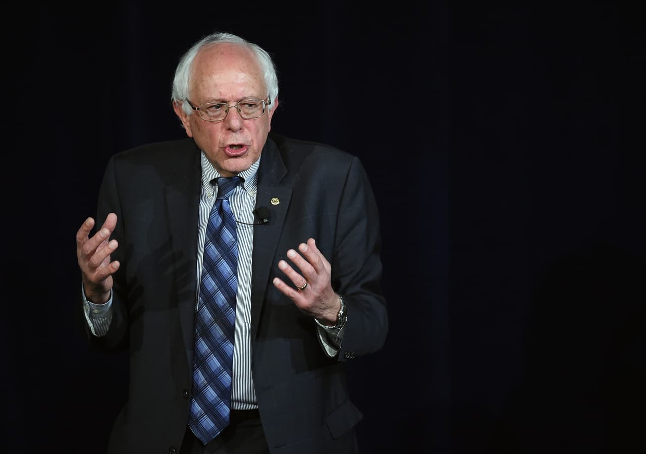 Sanders promete dar una "amplia protección" a los indocumentados