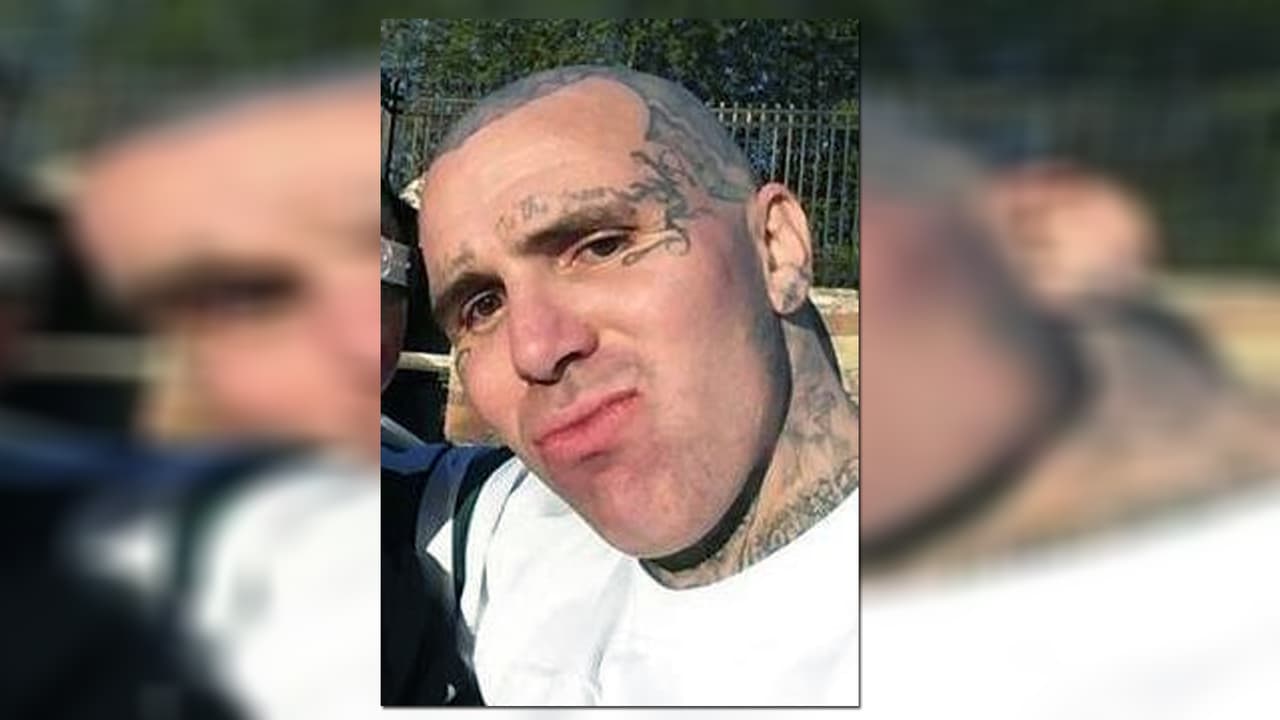 Robert Barros de 40 años recibió varios disparos en el complejo de apartamentos para personas mayores.