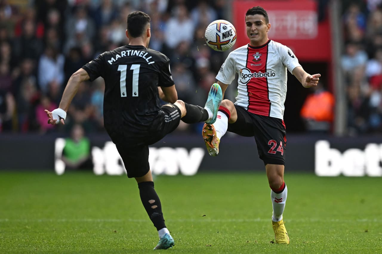 Arsenal sigue siendo el mandón en la Premier tras empatar con Southampton