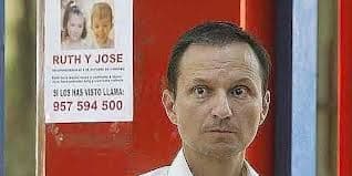 Durante el juicio se han puesto de manifiesto "pruebas como puños" y "no meros indicios", de tal forma que existen "tantas pruebas" que no cabe duda que Bretón "es el asesino de su hijos", manifestó la fiscal, quien dijo que la versión del acusado de que perdió a sus hijos en el parque "es inverosímil".