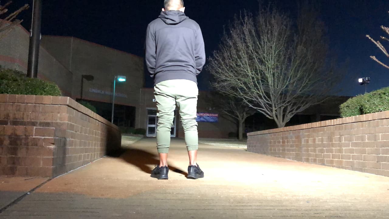 Freddy cursa el grado noveno.