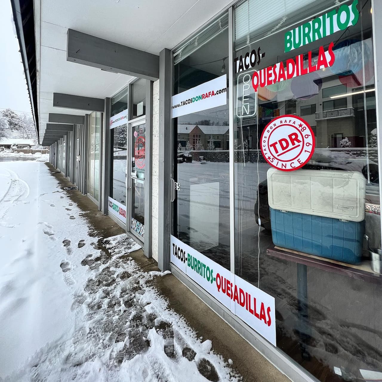 Tacos, quesadillas, burritos y más, se puede consumir en el lugar que es un rincón de México.