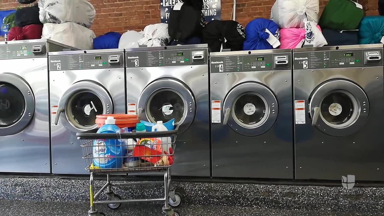 Trabajadores de lavanderías en Nueva York protestan contra robos de salario y represalias