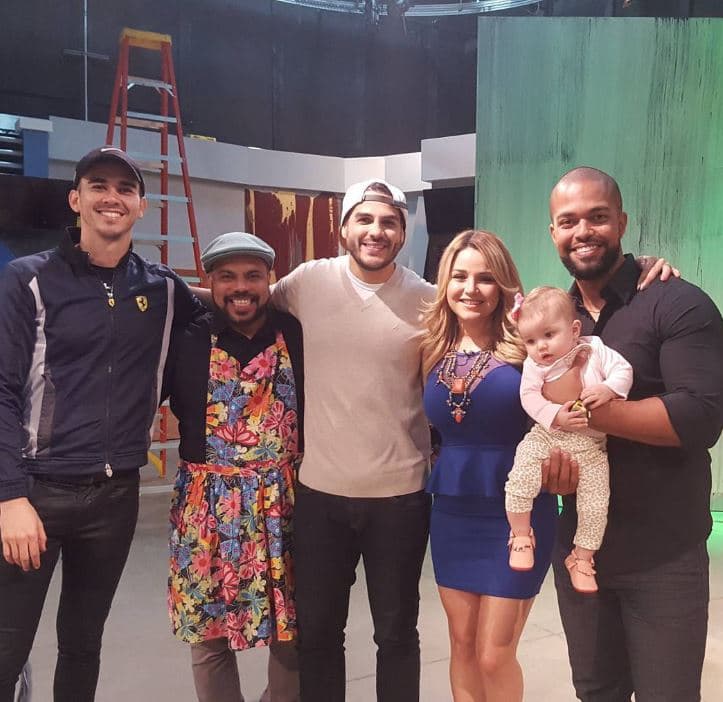 Las visitas al estudio de Univision para compartir con los talentos de la estación no faltan.