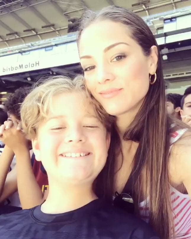 Además de expresar su postura en temas políticos y sociales en su cuenta de Instagram, 
<b>Carolina Tejera</b> también publica fotografías y videos con su hijo, donde se dejan ver cariñosos y divertidos. 
<br>