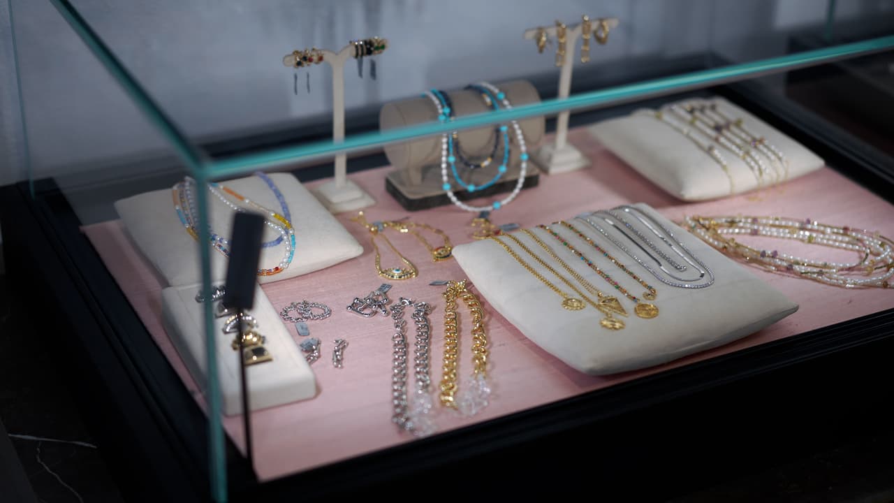 Arrestan a banda acusada de asaltar a mano armada una famosa joyería en Glendale