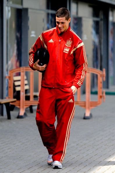 El jugador del Chelsea en el Reino Unido ha aparecido en videos musicales, y tiene importantes acuerdos de Patrocinio con Pepsi y Adidas.