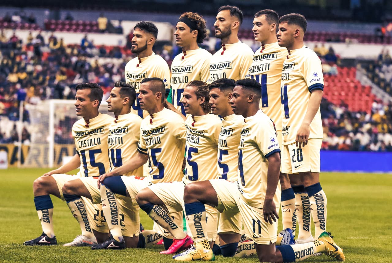 Previo al juego, durante el calentamiento y en la foto oficial, jugadores de América recuerdan con cariño y envían muestra de apoyo para sus futbolistas lesionados.