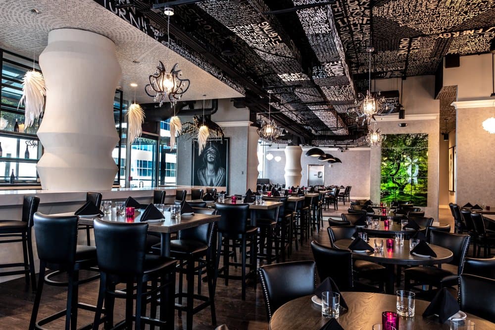 <b>5Church – Buckhead</b>
<br>Dirección: 3379 Peachtree Rd NE Ste 125 Atlanta, GA. 30326
<br>Teléfono: (470) 819-4841
<br>Sitio web:
<a href="https://5church-atlanta.com">https://5church-atlanta.com</a>
<br>
<b><a href="https://www.yelp.com/map/5church-buckhead-atlanta-5">Cómo llegar</a></b>
<br>
<br>Una usuaria de Yelp dijo: “Si quieres tener una cita elegante o una salida con tus amigos, este es el lugar para eso. Tendría en cuenta el estacionamiento ya que no hay estacionamiento en la calle en el área y el lote es pequeño, pero hay valet de cortesía”.