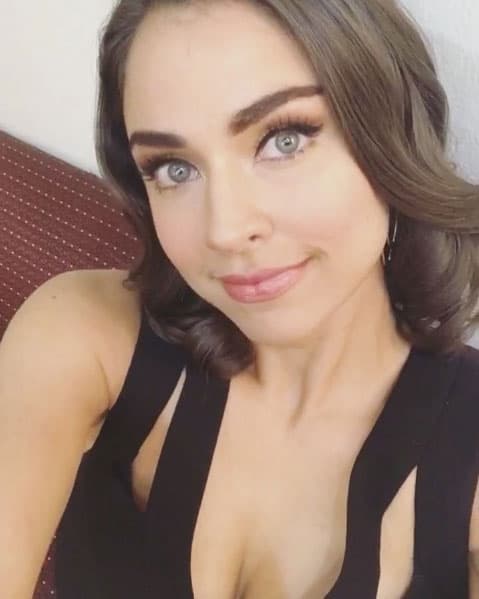 Ha participado en melodramas como 'Libre para amarte' y 'Amores con trampa'. Sus ojos son uno de sus grandes atractivos.