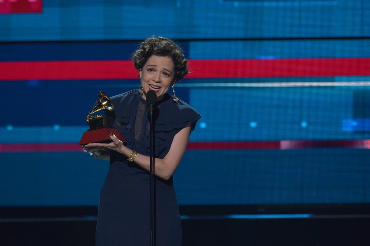 La estrella de la música se llevó el galardón a 'Grabación del Año'.