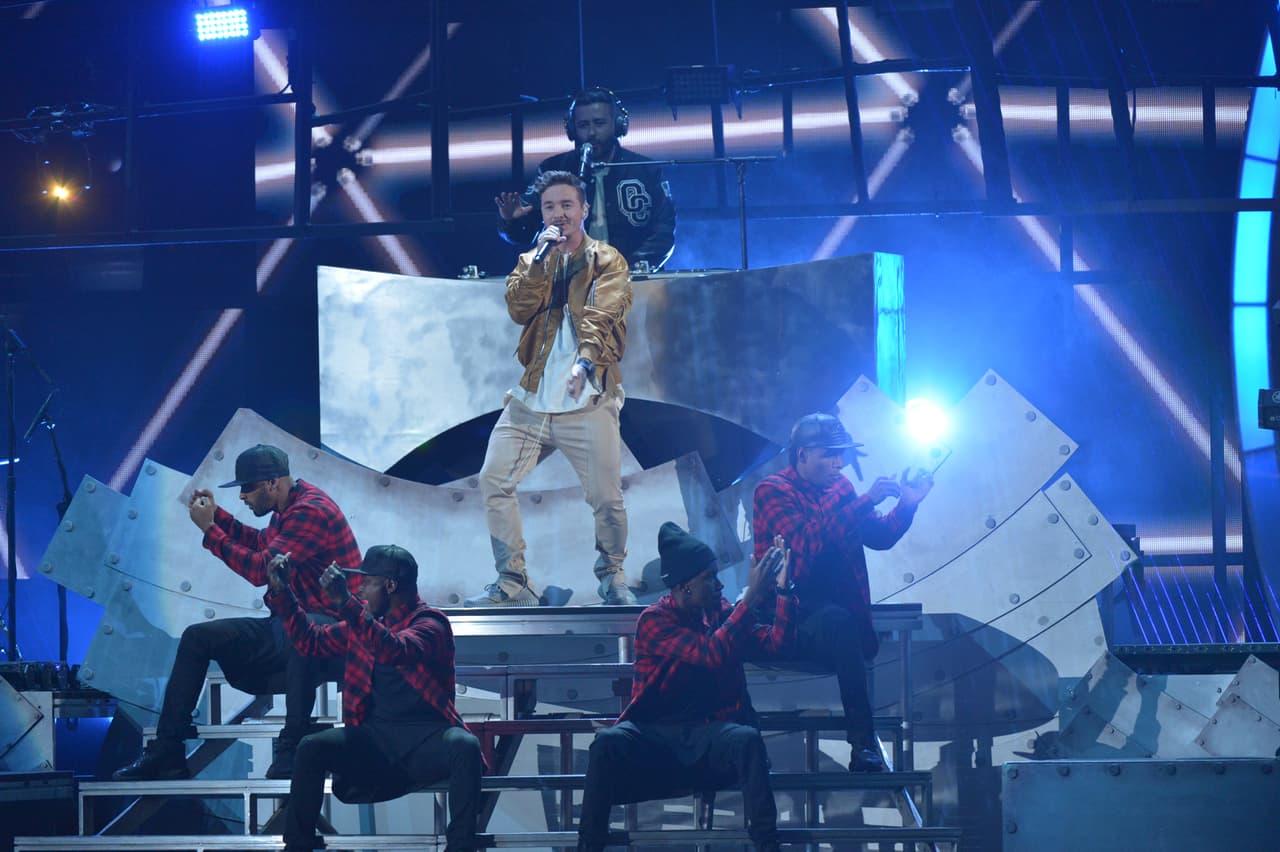 Al ritmo de 'Ginza' puso a bailar a todos.