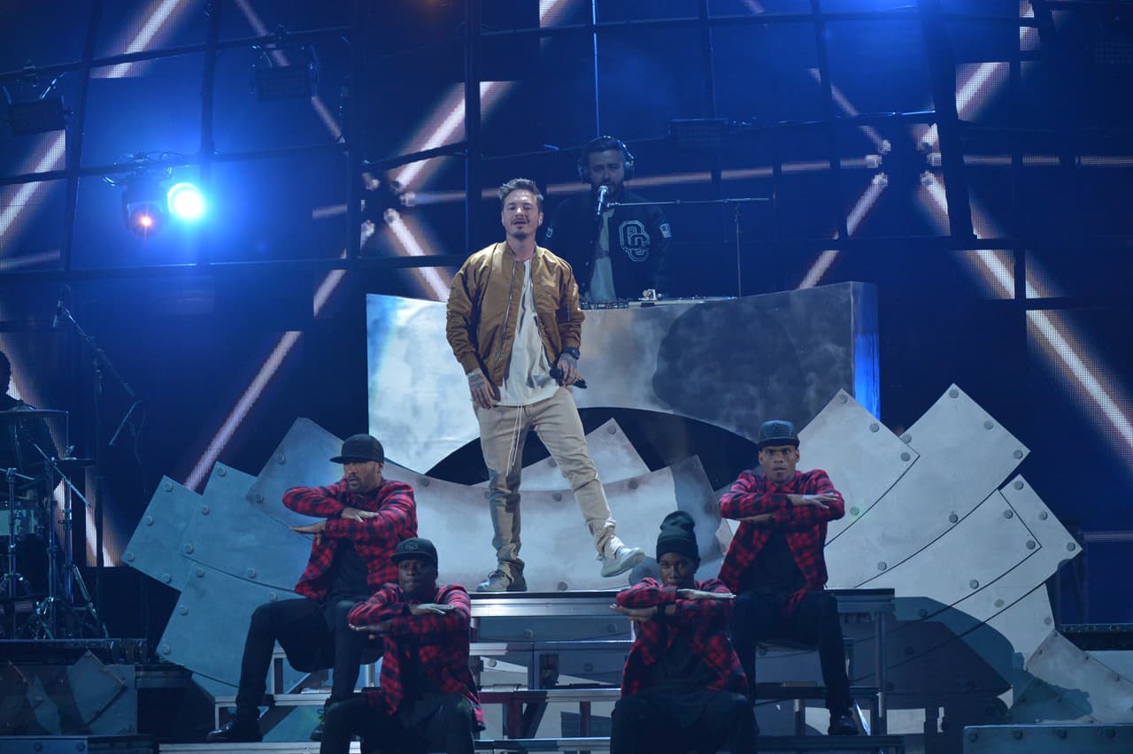 La gran fiesta de LG comenzó con la presentación de J Balvin.