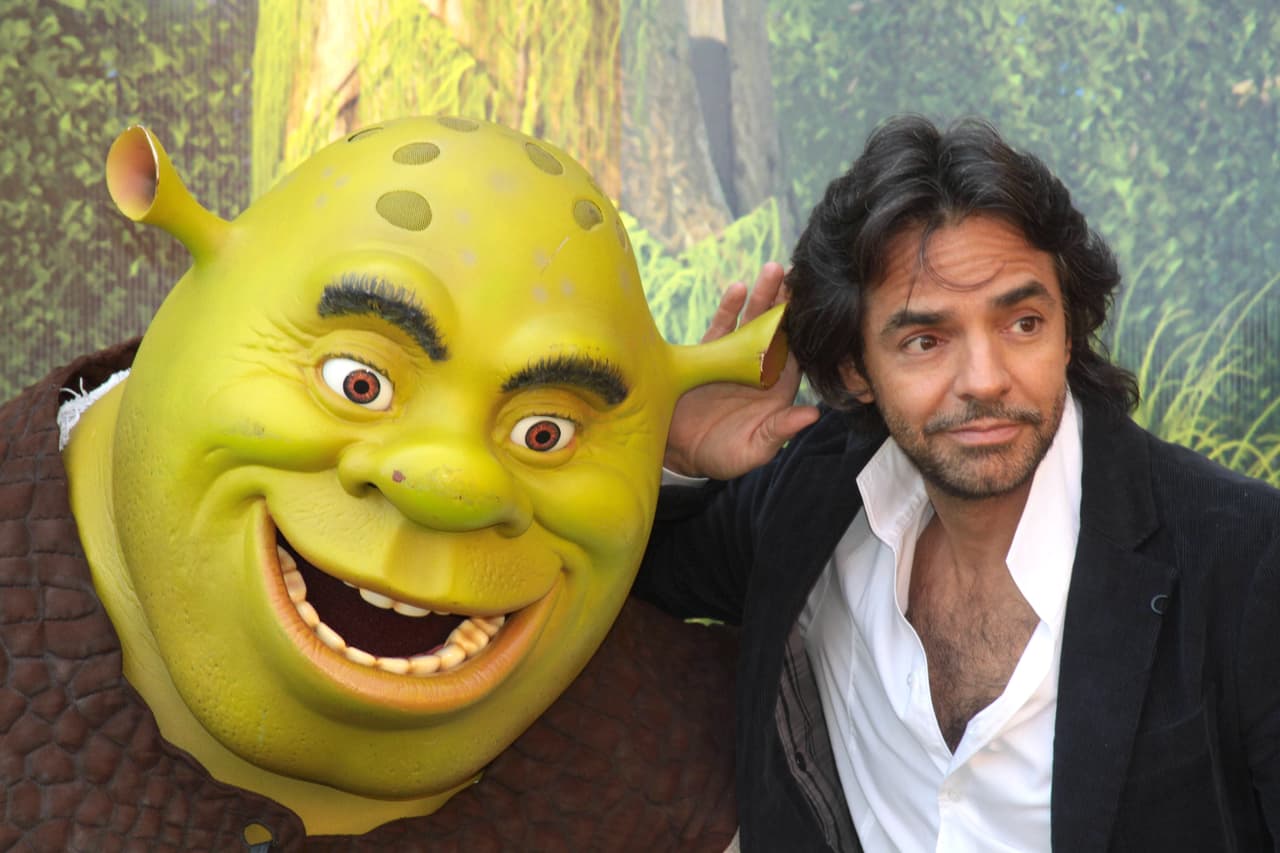 Eugenio Derbez hace la voz en español de 'El Burro' en la serie de cuatro películas de animación digital: 'Shrek', 'Shrek 2', 'Shrek tercero' y 'Shrek Forever After'.