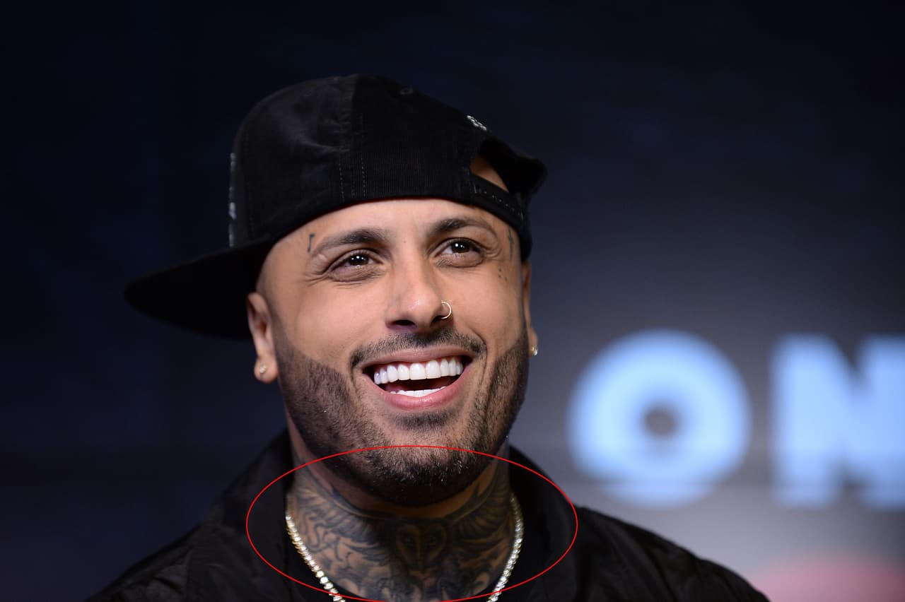 En total, Nicky Jam tiene más de 33 tatuajes, entre los cuales se destaca como el más importante el qué dice “mamá, te amo”, junto otro con la cara de su madre.
<br>
<br>