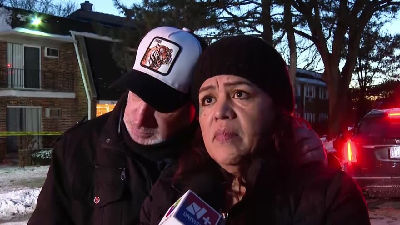 Durante la vigilia, una de las tías de Eliza, visiblemente afectada, expresó el profundo dolor de la familia.
<br>
<br>
<b>“Le cortaron la vida, y no solamente a ella, sino también a su bebé”, dijo.</b>