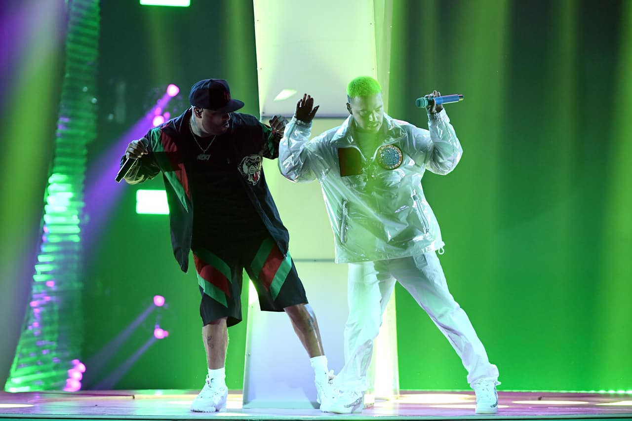 Nicky Jam y J Balvin bailaron al ritmo del tema 'EQUIS' que en YouTube cuenta con 1,367,457,957 reproducciones.