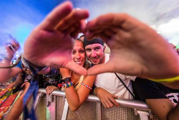 Se acerca el verano y muchos se preparan para los grandes festivales musicales de la temporada. En California, Coachella domina la taquilla, pero 'The Tomorrow World Electronic Music' parece ser una fuerte competidor. Te compartimos algunas fotos del festival de música electrónica durante su última edición en Chattahoochee Hills. La fiesta reunió a los mejores Dj’s y atrajo público de cada rincón del planeta. ¿Crees que este festival sea mejor que el del Valle de Indio?