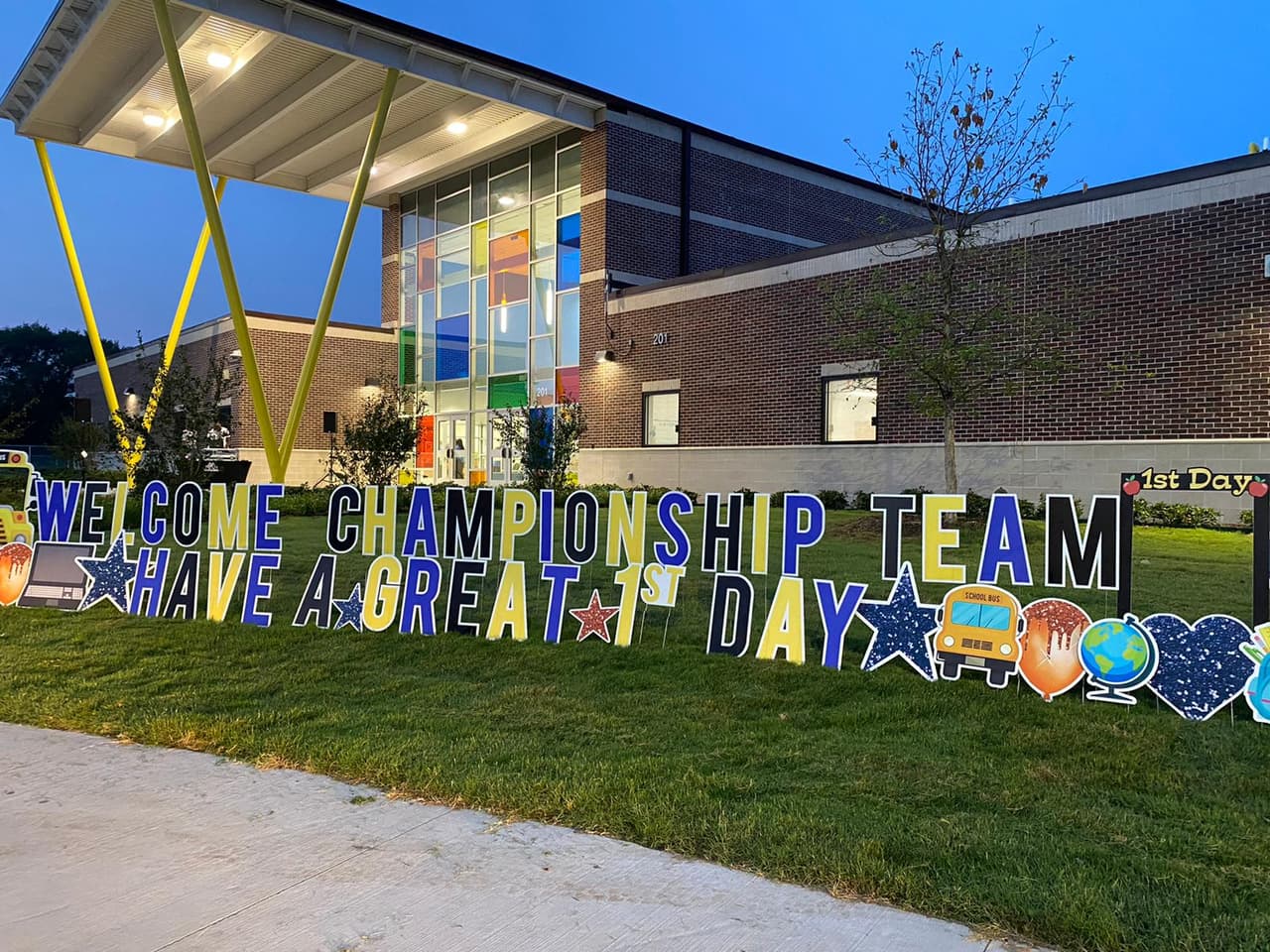 El distrito tiene planeado regresar a clases presenciales a principios de octubre sin embargo esta fecha es tentativa y podría cambiar.
<br>