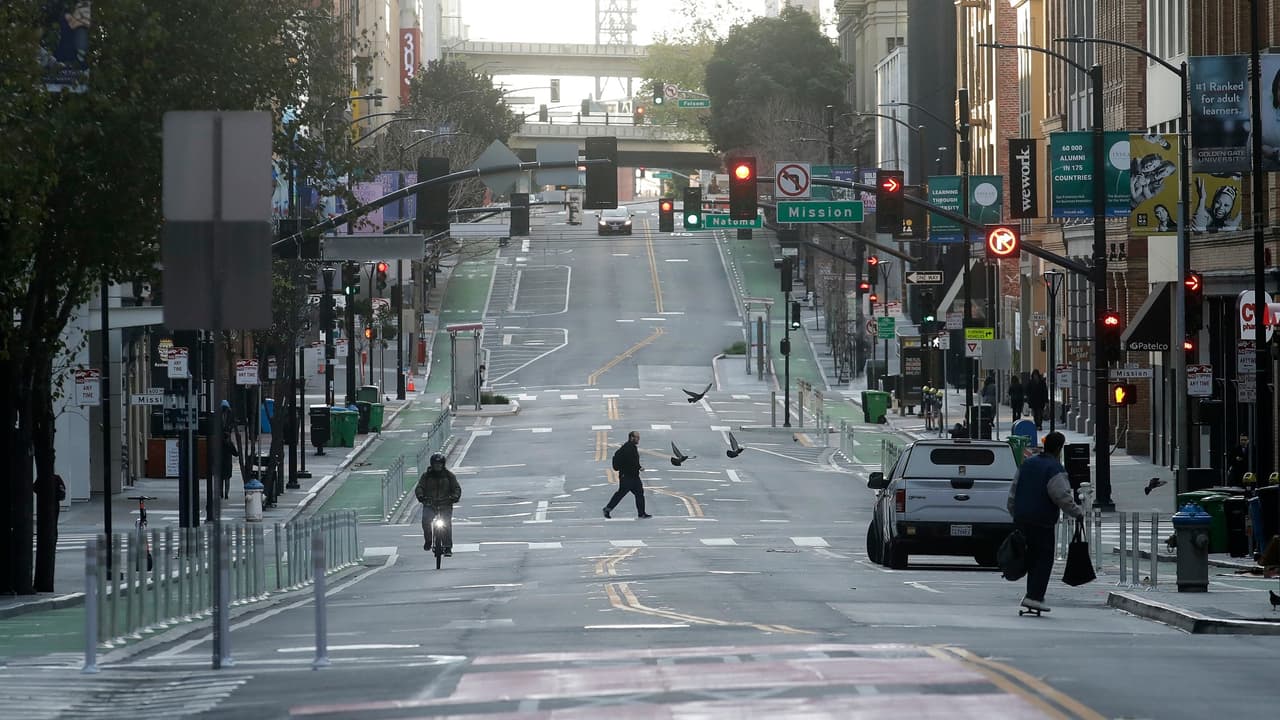 Coronavirus: más condados de California decretan toques de queda para casi 8 millones de residentes