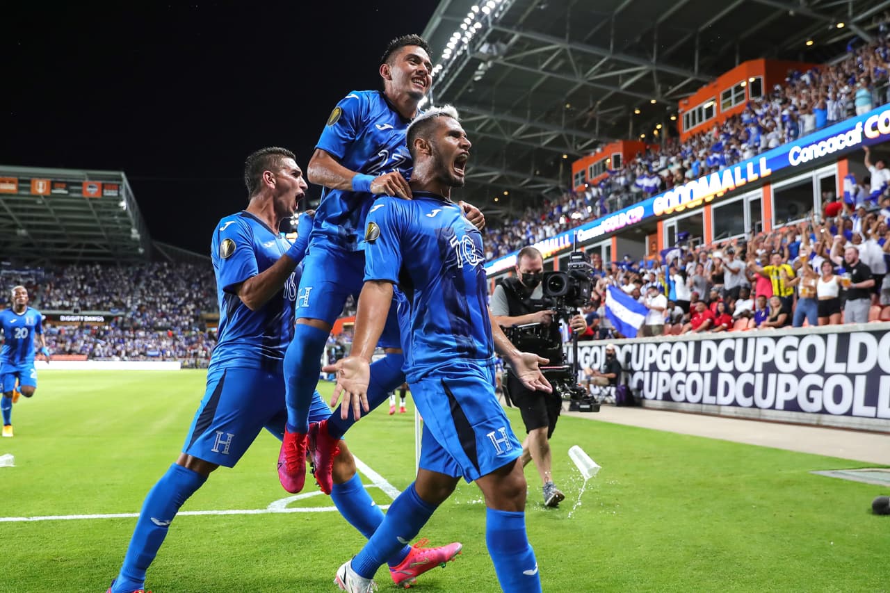 Alexander Lopez emoató 2-2 gracias que Honduras salió con otra actitud a la segunda mitad.
