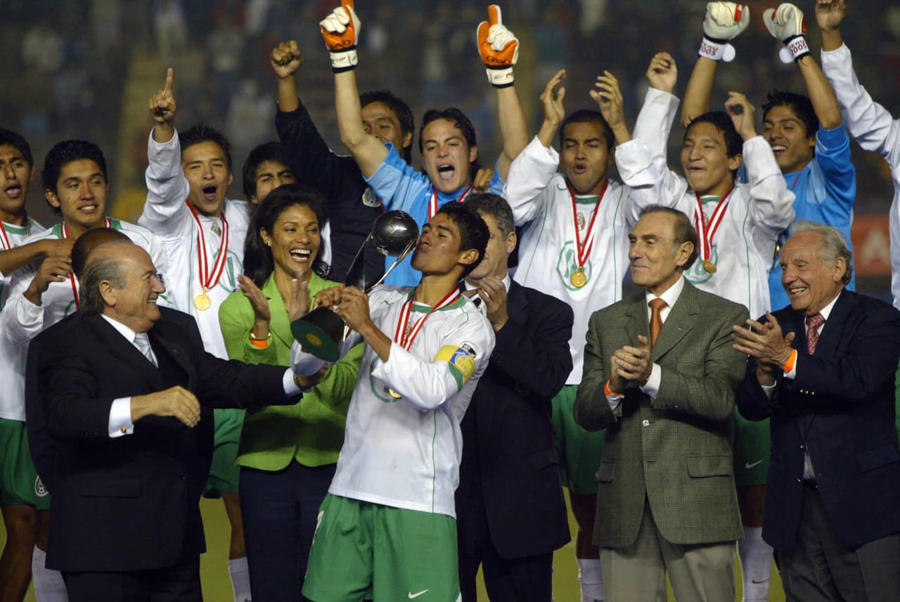 Unos meses después, el 2 de octubre de 2005, la selección mexicana Sub-17 ganó el Mundial de la categoría por 3-0 a Brasil en Perú.
