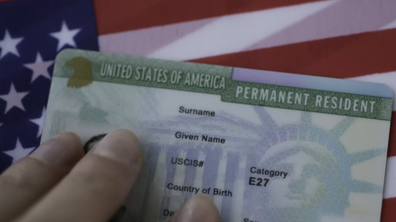 Gobierno de Trump flexibiliza proceso para obtener residencia