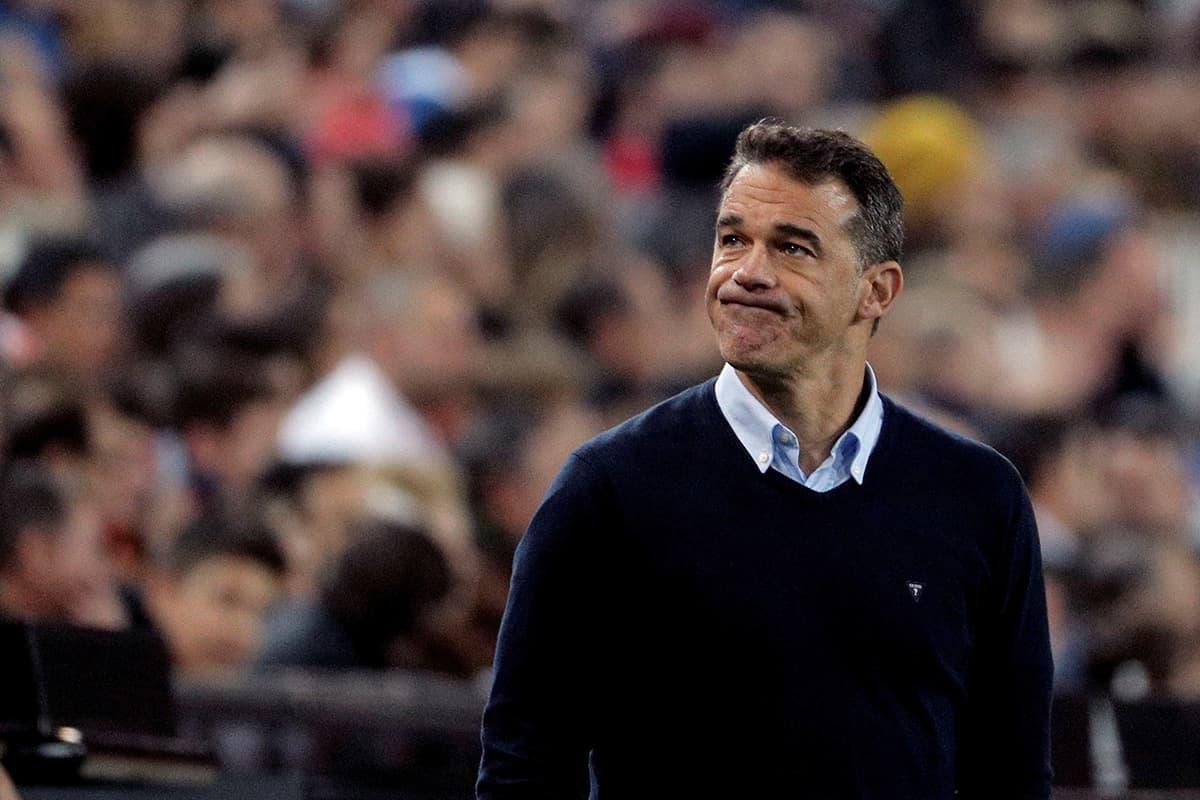 El Villarreal, dirigido por Luis García, sigue penúltimo en la Liga Española con 18 puntos y frente al Espanyol buscará cortar su racha de ocho juegos sin victorias.