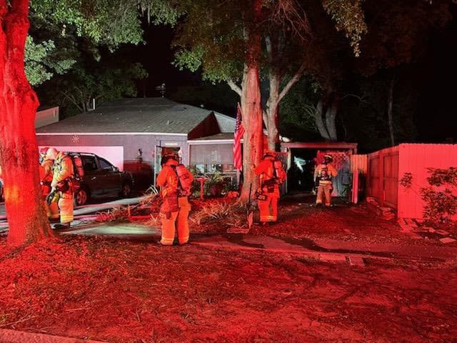 Un incendio en una casa de Winter Springs generó gran movilización de cuerpos de emergencia.