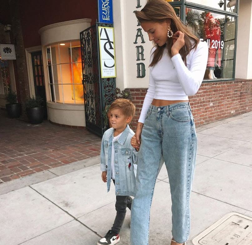 Tiene un hijo de nombre Emil, de quien existen escasas fotos en la cuenta de Instagram de la modelo.
<br>