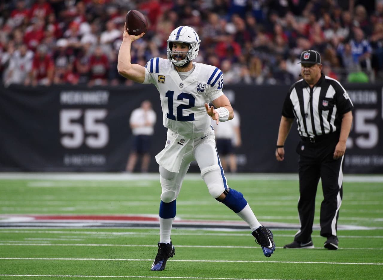 Andrew Luck completó 19 pases de 32 intentos con 222 yardas, dos TD y una intercepción. Su liderazgo fue clave para guiar a los Colts a la ronda Divisional ante Chiefs. | 
<b>FINAL: Colts 21-7 Texans. </b>