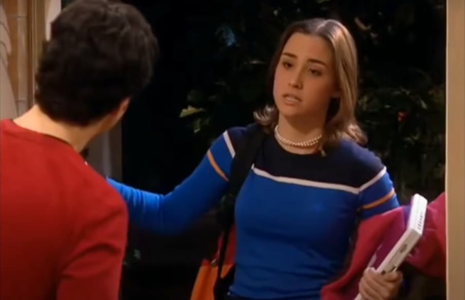 Si bien Mindy inició como un rival para los protagonistas e incluso como una aliada para Megan, con el tiempo comenzó a sentir algo más por Josh que una simple amistad, hasta que los dos decidieron comenzar a salir.
<br>