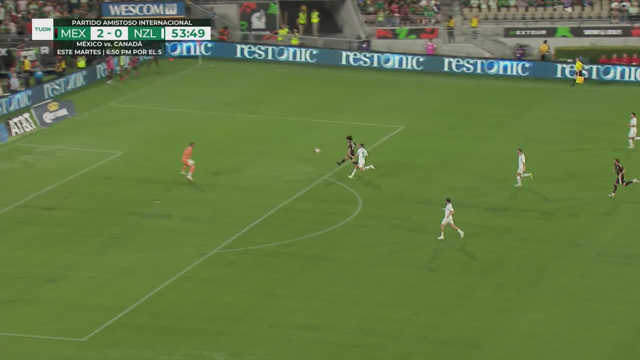 ¡Increíble! Chino Huerta se pierde su doblete a un minuto de su gol