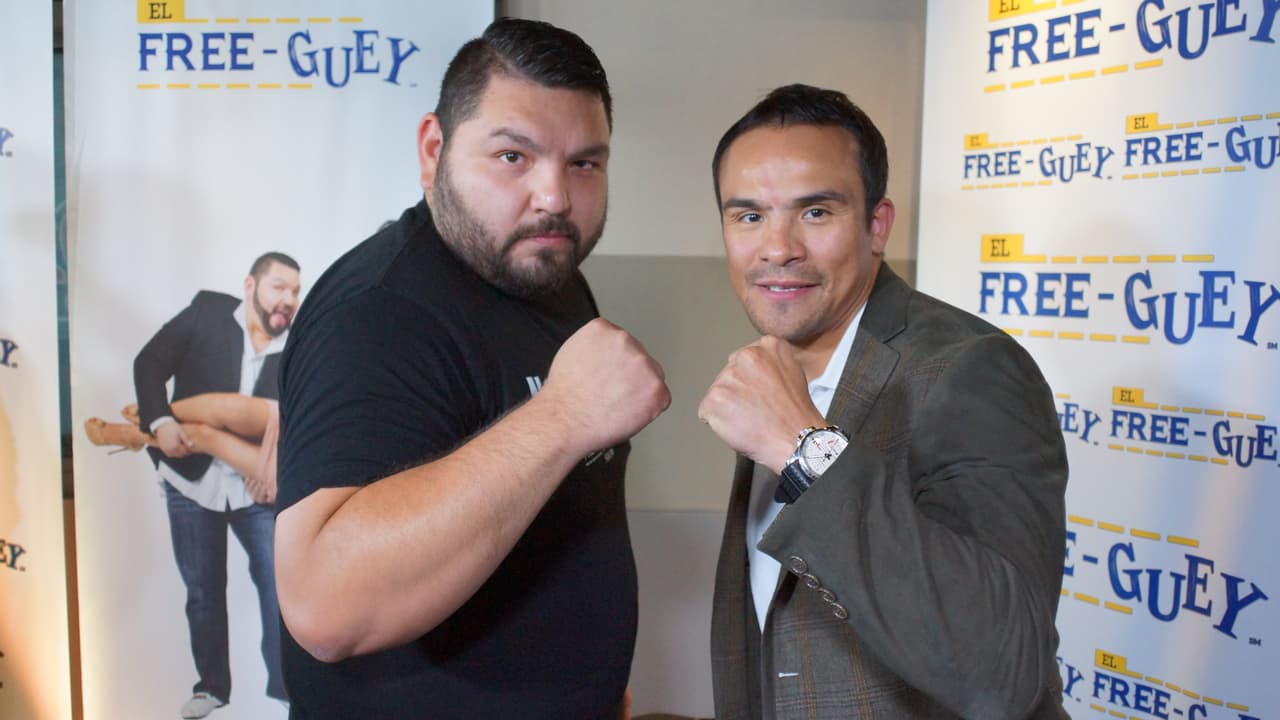 Juan Manuel Márquez llegó al Free-guey show con guante en mano.