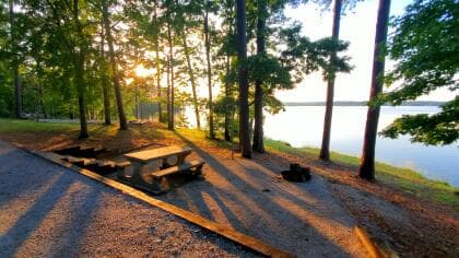 El parque cuenta con una playa y varias opciones para refrescarse durante los meses cálidos.