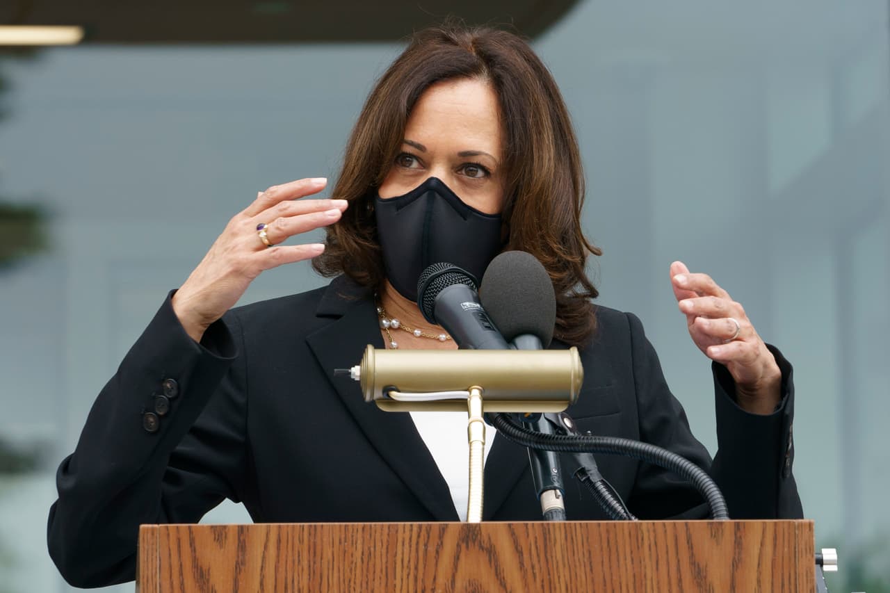Kamala Harris, participó de un acto en recuerdo a las víctimas de los ataques del 2001 en Fairfax, Virginia.