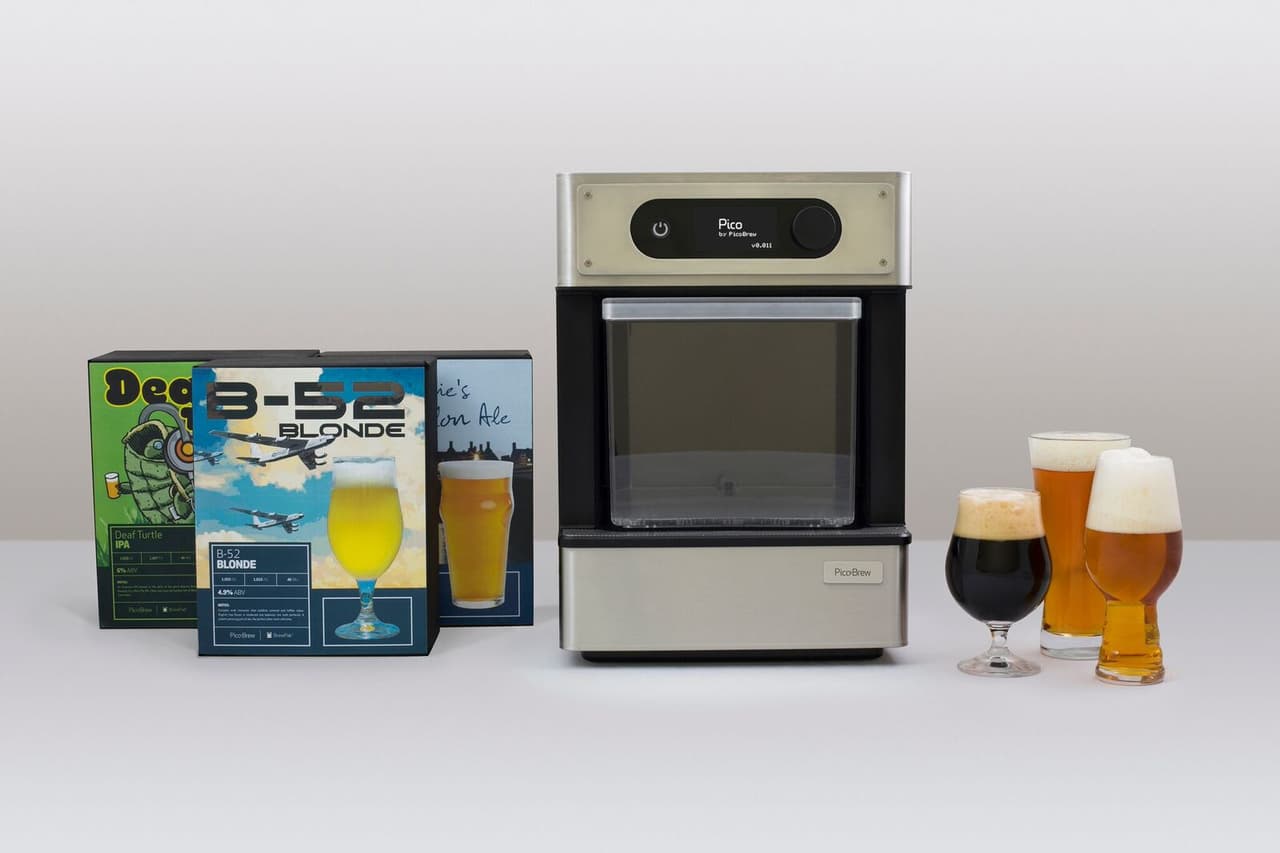 Más de uno de tus amigos te agradecería de por vida que le regalaras esta máquina para hacer cerveza casera Pico. La encuentras en Pico Brew Store y vale $599 USD.
